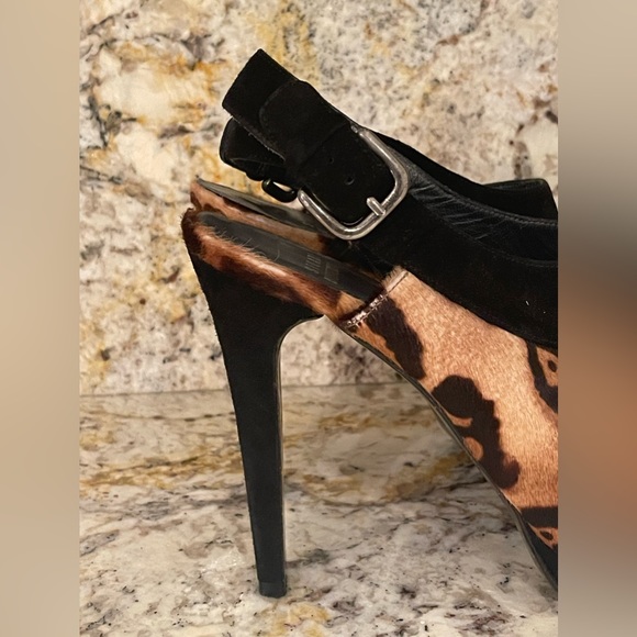 Stuart Weitzman size 7 - Picture 7 of 10